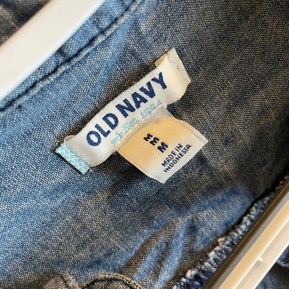 Button down - Picture 3 of 3